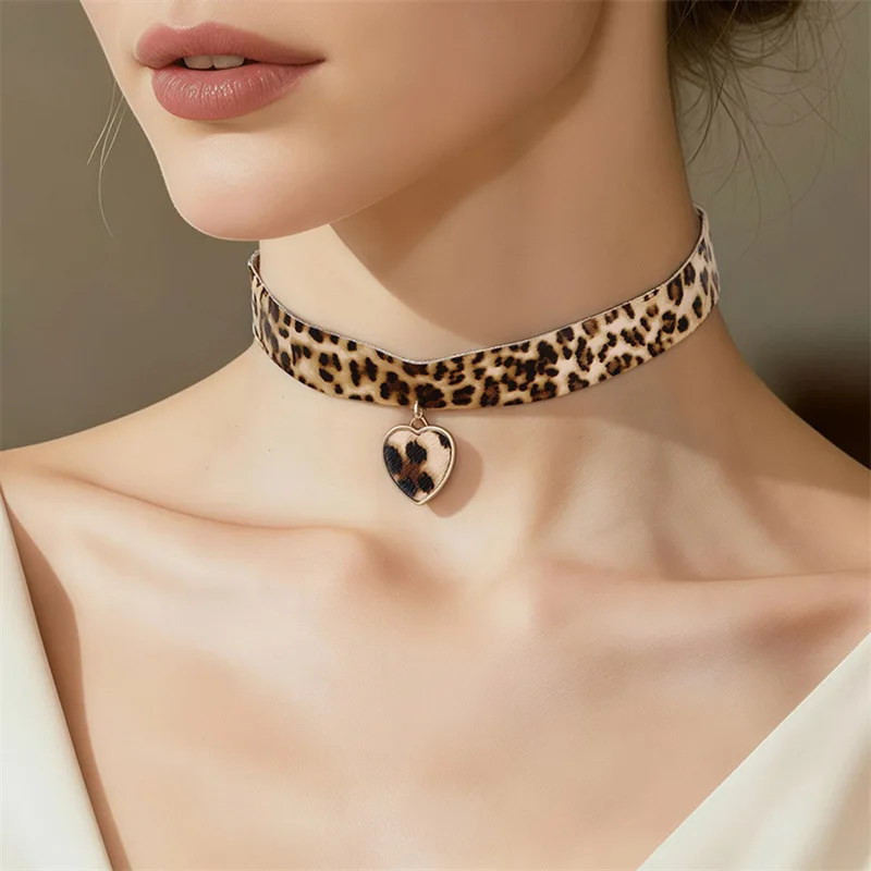 

New European and American autumn and winter collars, necklaces, leopard print high-end spicy girl accessories