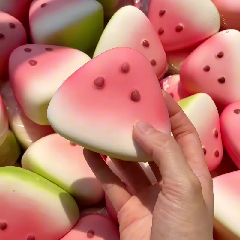 ของเล่นบีบสควิชชี่รูปแตงโมน่ารัก ของเล่นบีบคลายเครียดแบบคืนตัวช้า ของเล่นผลไม้บีบคลายความเครียดแบบนุ่มๆ