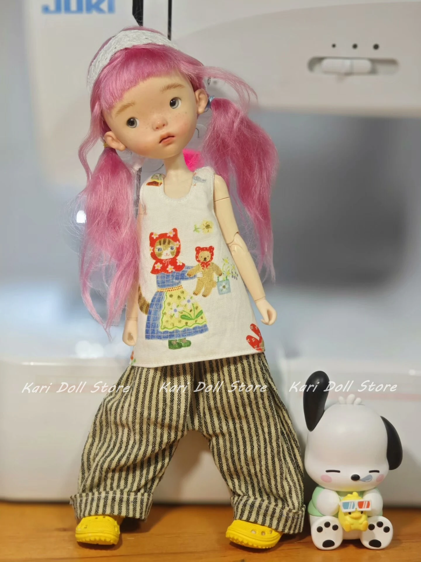 カリ人形の服とスカート アウトドアママキャット ノースリーブトップとストライプパンツセット ランダズ ランドウドウ人形用