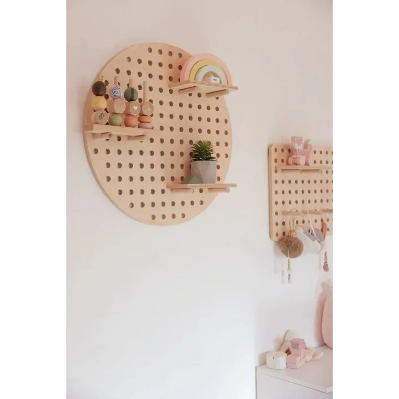 Maßgeschneidertes Wandregal aus Holz