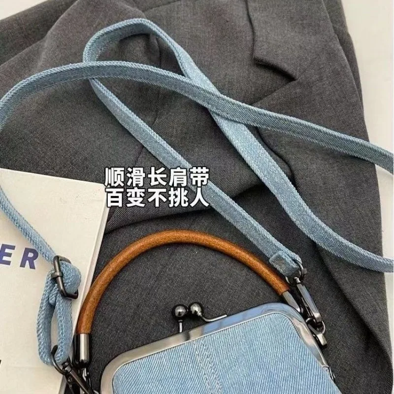 حقيبة كروس للهاتف من قماش الدنيم حقيبة يد فنية جديدة متعددة الاستخدامات للتنقل مصنوعة يدويًا حقيبة هاتف بلون سادة