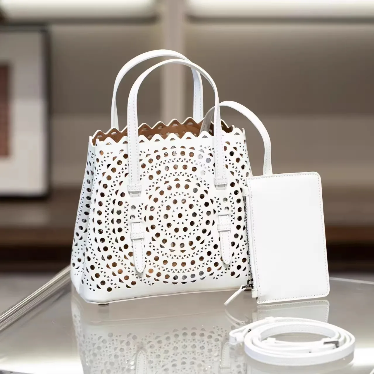 

High-grade Hot Girl Hand-held Tote Bag Female New Niche Design Retro Versatile Designer Shoulder Bag Purses And Handbags