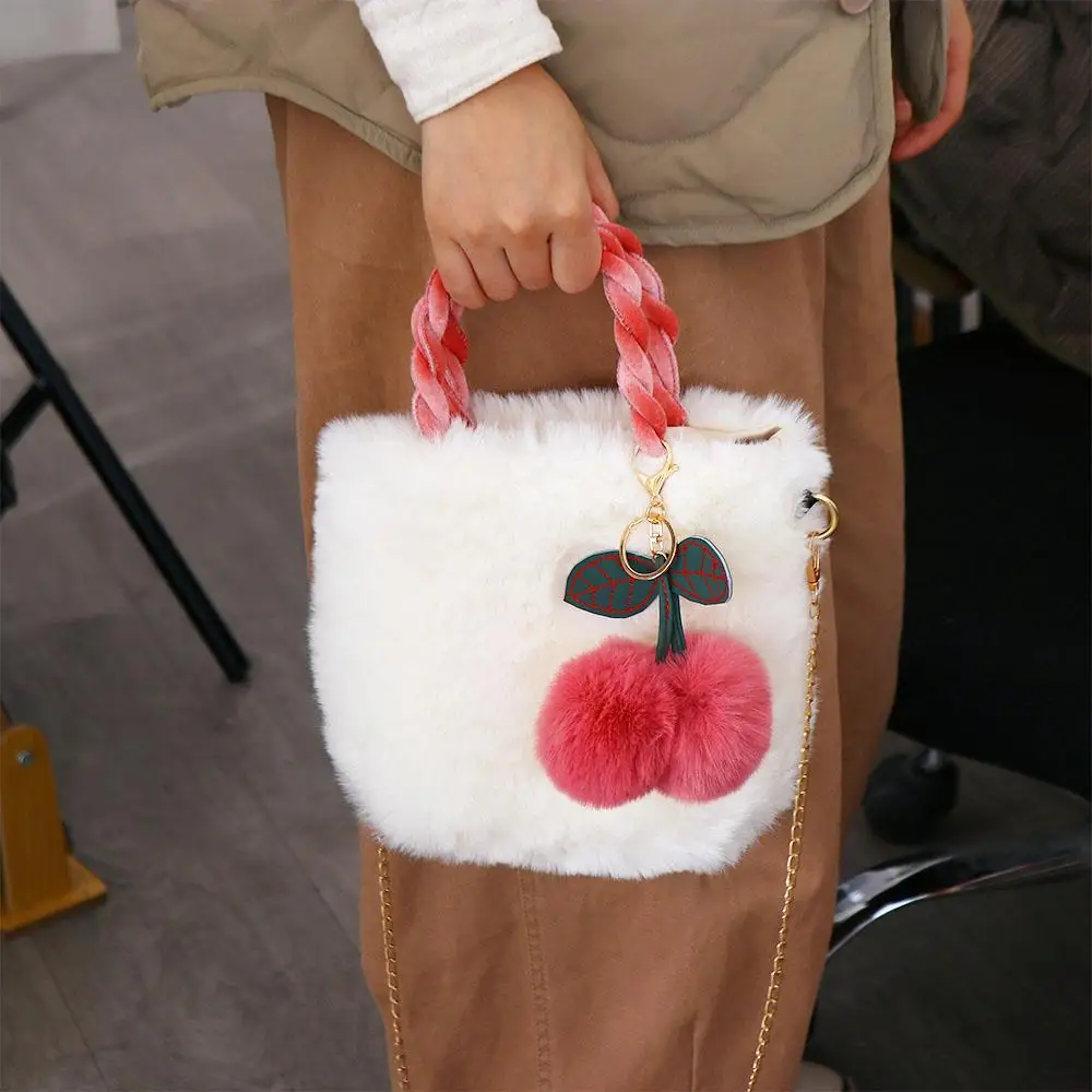 Plush Bag Girl Sweet Versatile Fluffy Pouch Chains Shoulder Bags White Soft Fluffy Bags Fashion Cute Handbag