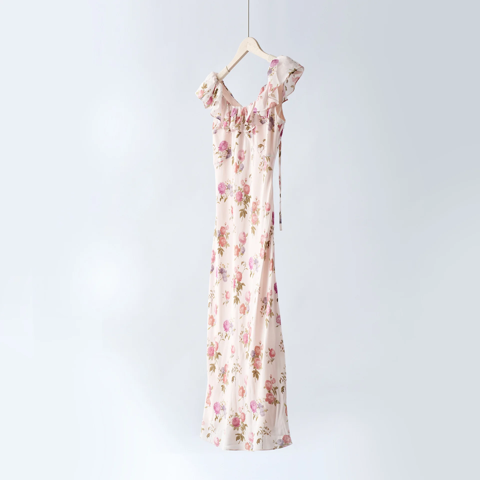 

Элегантное летнее платье из шелкового шифона с принтом роз 2025 года, нежный стиль, новинка, без рукавов, с оборками, женское модное платье