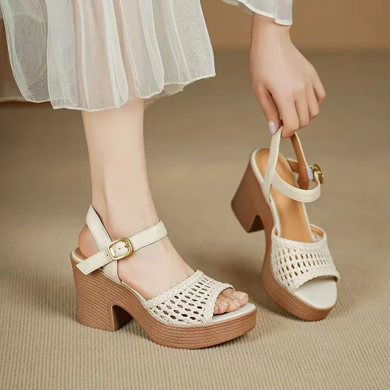 우아한 여성의 땋은 하이힐 샌들 2025 여름 Chunky 플랫폼 샌들 여성 휴가 캐주얼 비치 신발