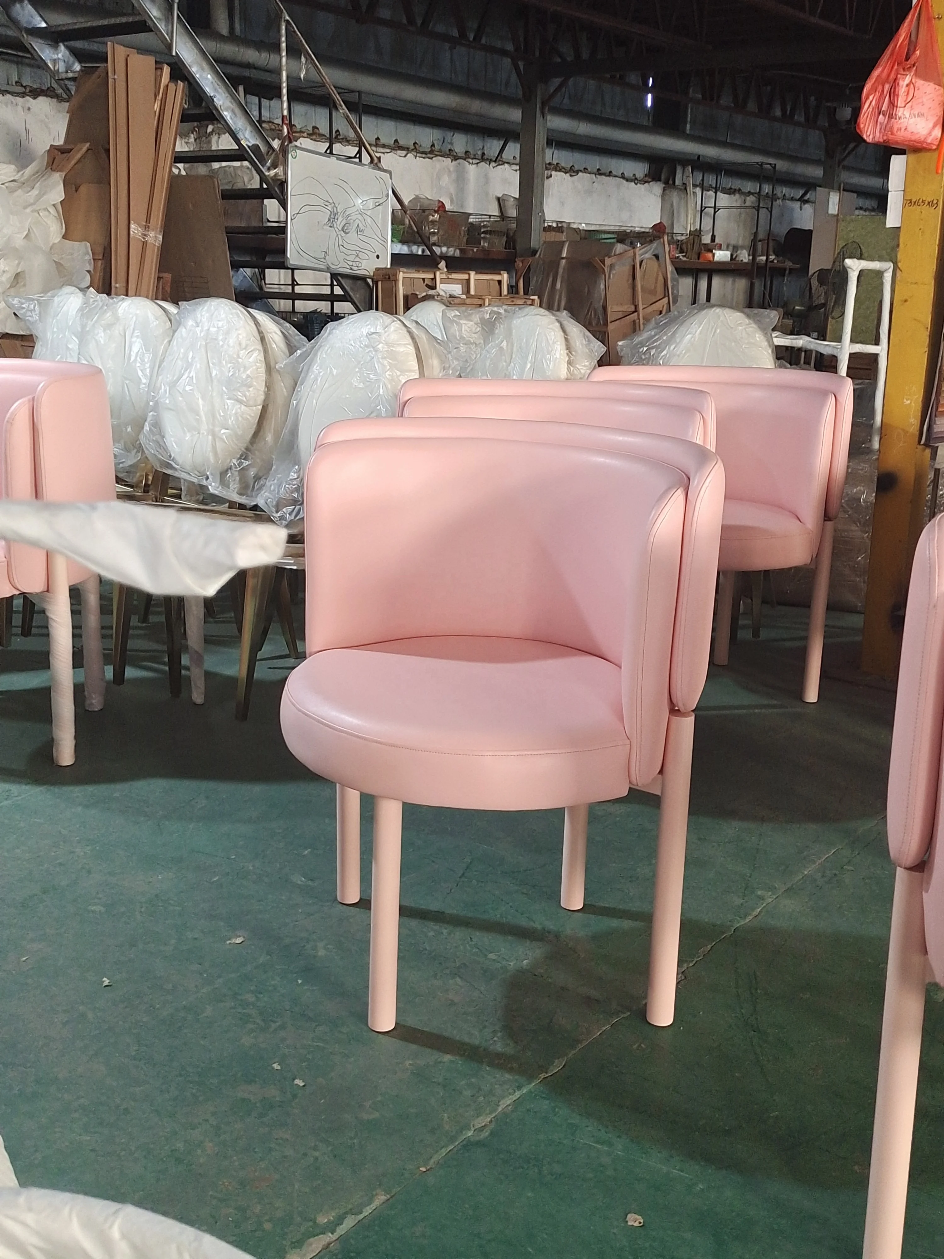 Factory Wholesale Elegant Pink Upholstered Leather Dining Room Chair Hotel Luxury Dining Chair Nordic Restaurant Chair