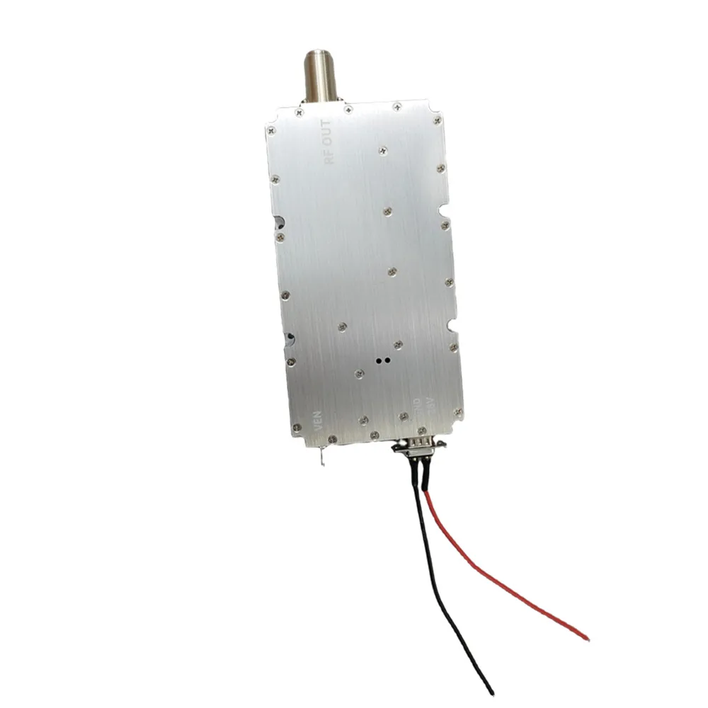 100BT O 200BT Equipado con un protector circular, una antena y disipación de calor se requieren