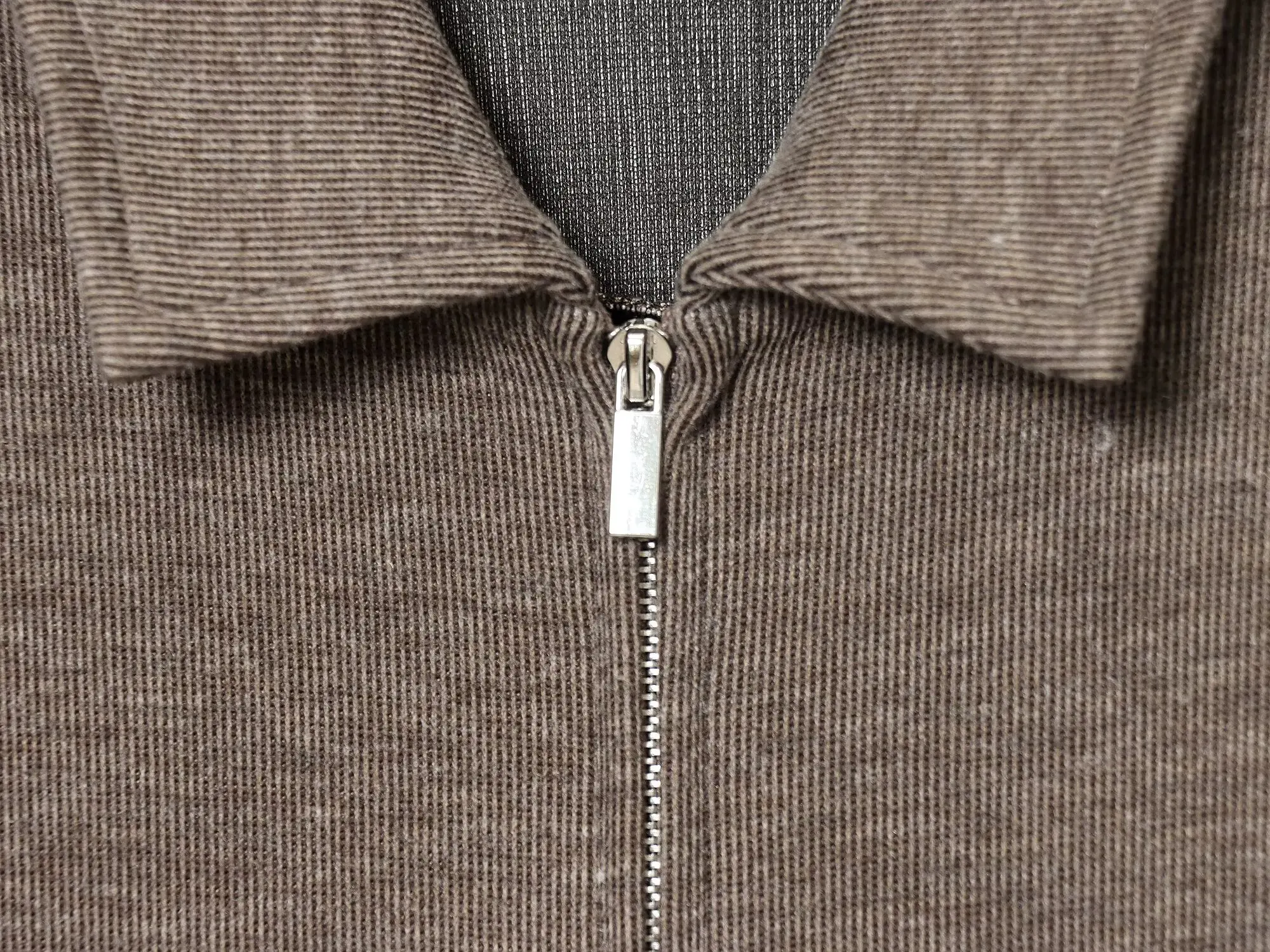 ชุดเซ็ตเสื้อผ้าผู้หญิง KONDALA สำหรับฤดูใบไม้ร่วง ประกอบด้วยเสื้อแจ็คเก็ตแขนสั้นแบบมีปกติดซิป และกางเกงขายาวเอวยางยืด แฟชั่นฤดูใบไม้ร่วงปี 2025 ดีไซน์หรูหรา