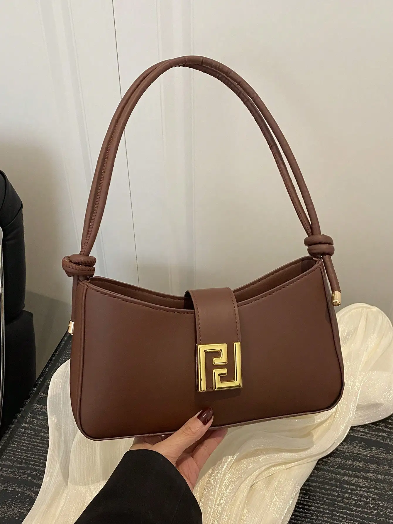 

Elegant Solid Color Luxury Women Shoulder Bag, versatile daily crossbody handbag with refined workmanship, spacious interior design for daily essentials, classic all-match styling suitable for commuting, shopping, dating and various casual