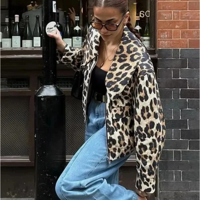 Vintage Leopard Print Bomber Jacket Women Elegant Lapel Long Sleeves Zipper Pockets Lady Coat 2024 Autumn High Street Streetwear