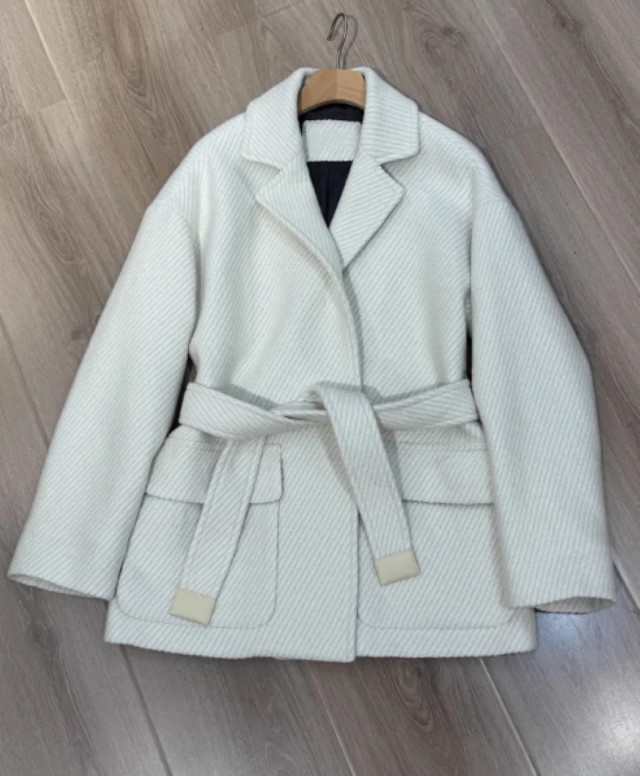 

Женский тренч на шнуровке с отложным воротником, длинными рукавами, большими карманами, свободного кроя