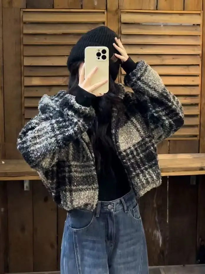 

Женская зимняя шуба из овечьего меха, новая, в стиле ретро, в клетку, с эффектом высокого класса, маленький размер, повседневный, утепленный хлопковый жакет