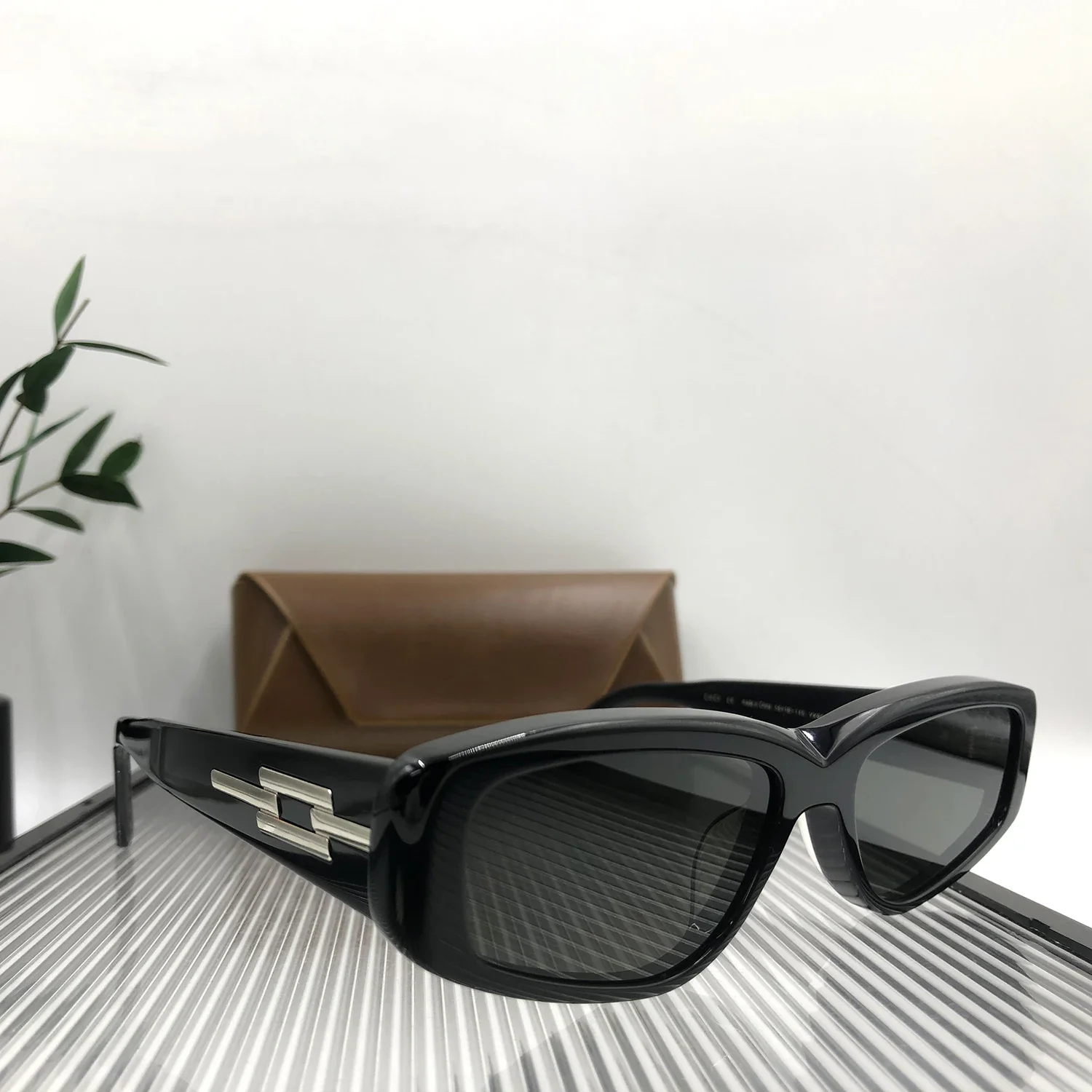 

TAORED High-quality Korean Styles Cat-eye Fashion Sunglasses Elegant Retro Punk Acetate Sunglasses Nylon Lens UV400 Sunglasses