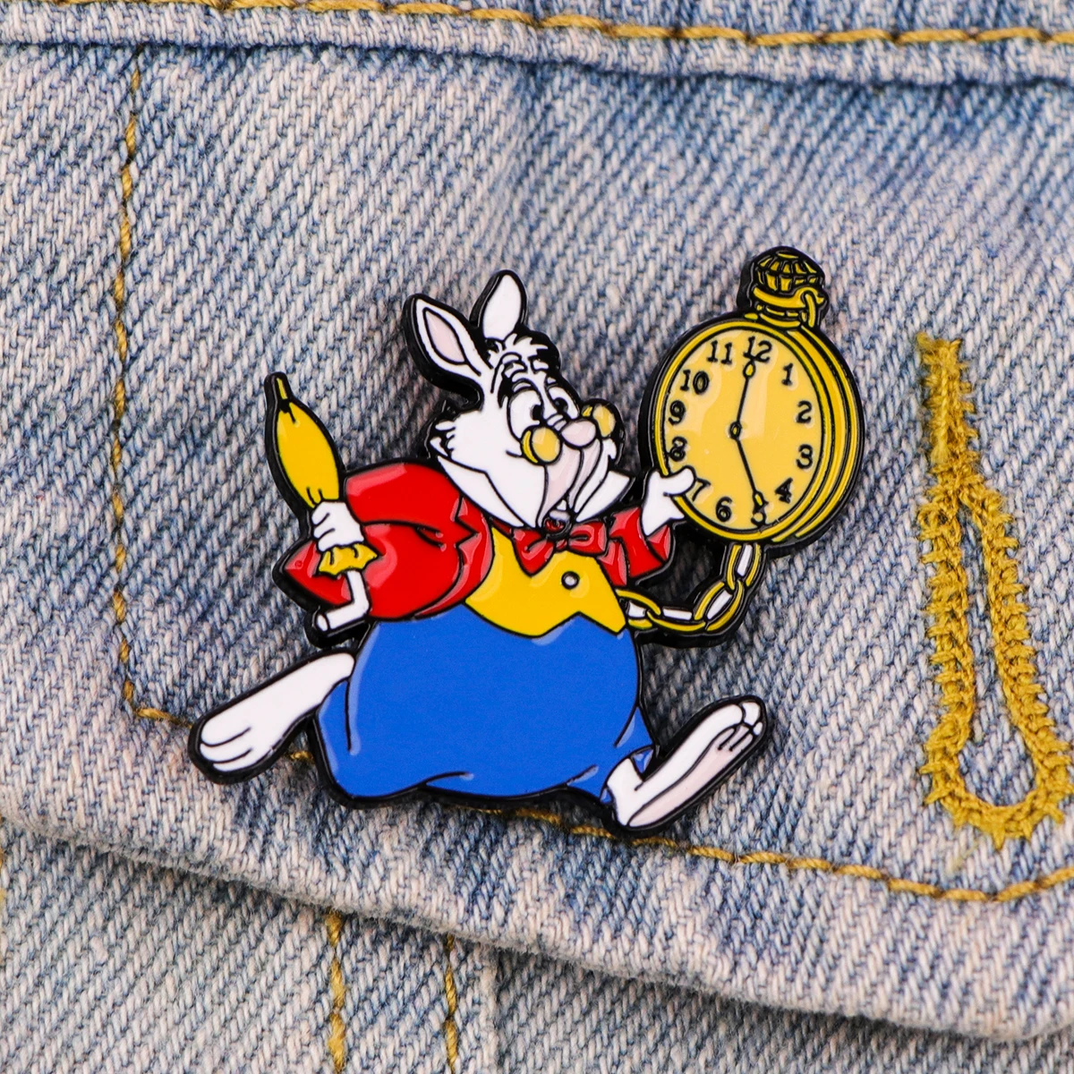 Cute Rabbit Enamel Pins Brooches for Women Cartoon Animal Badges Lapel Pins Fashion Jewelry Clothing Accessories Friends Gift