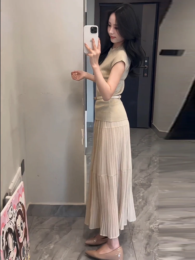 

Ladies' Summer 2025 Two-Piece Set Knitted ort Sve Top And Draped Skirt Slimming Faionable round Ne Pullover Ensemble