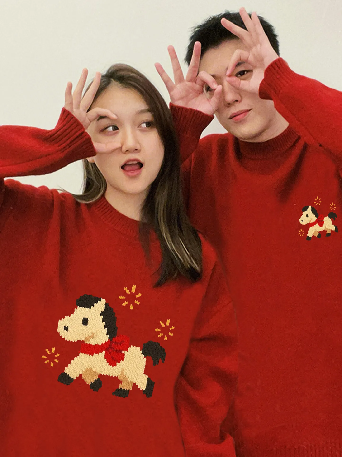 

Новые парные свитера к Новому году, осенне-зимняя коллекция 2026, серия «Красный год» по китайскому зодиаку, модная вязаная одежда для мужчин и женщин