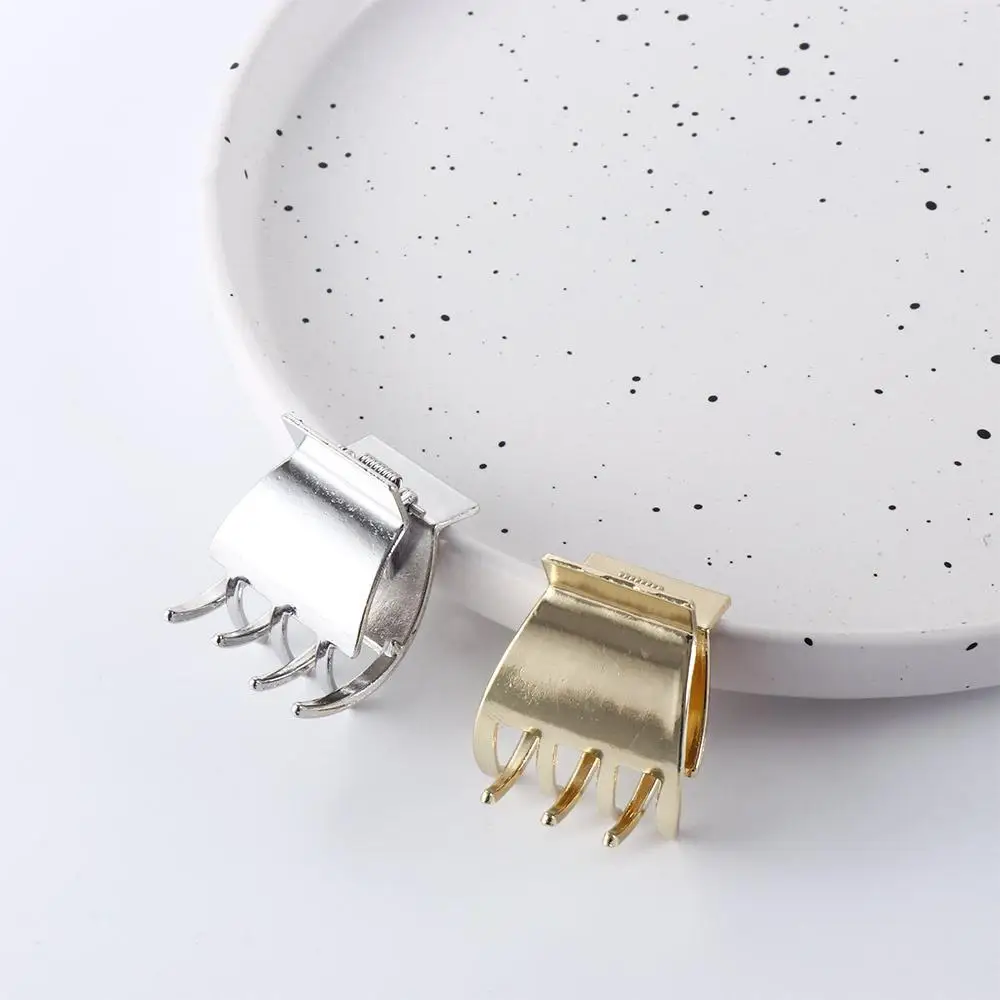 

Temperament Simple Girls Female Alloy Korean Metal Hair Claw Grasping Clip Hair Accessories Hair Clip