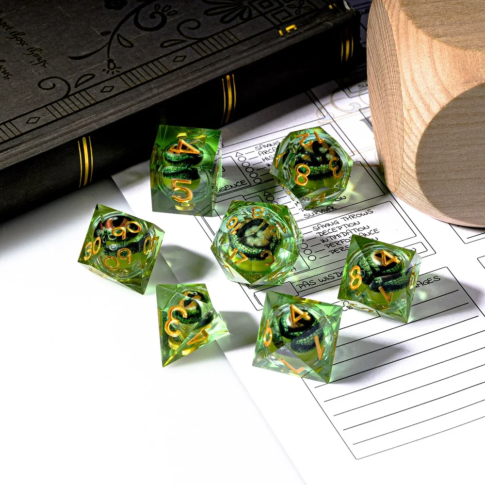 

1-7pcs Crocodile Eye DND Solid Resin Dice Set GreenGolden Word Multi-sided Polyhedral Dice for D&D Game COC Role Play RPG D6~D20