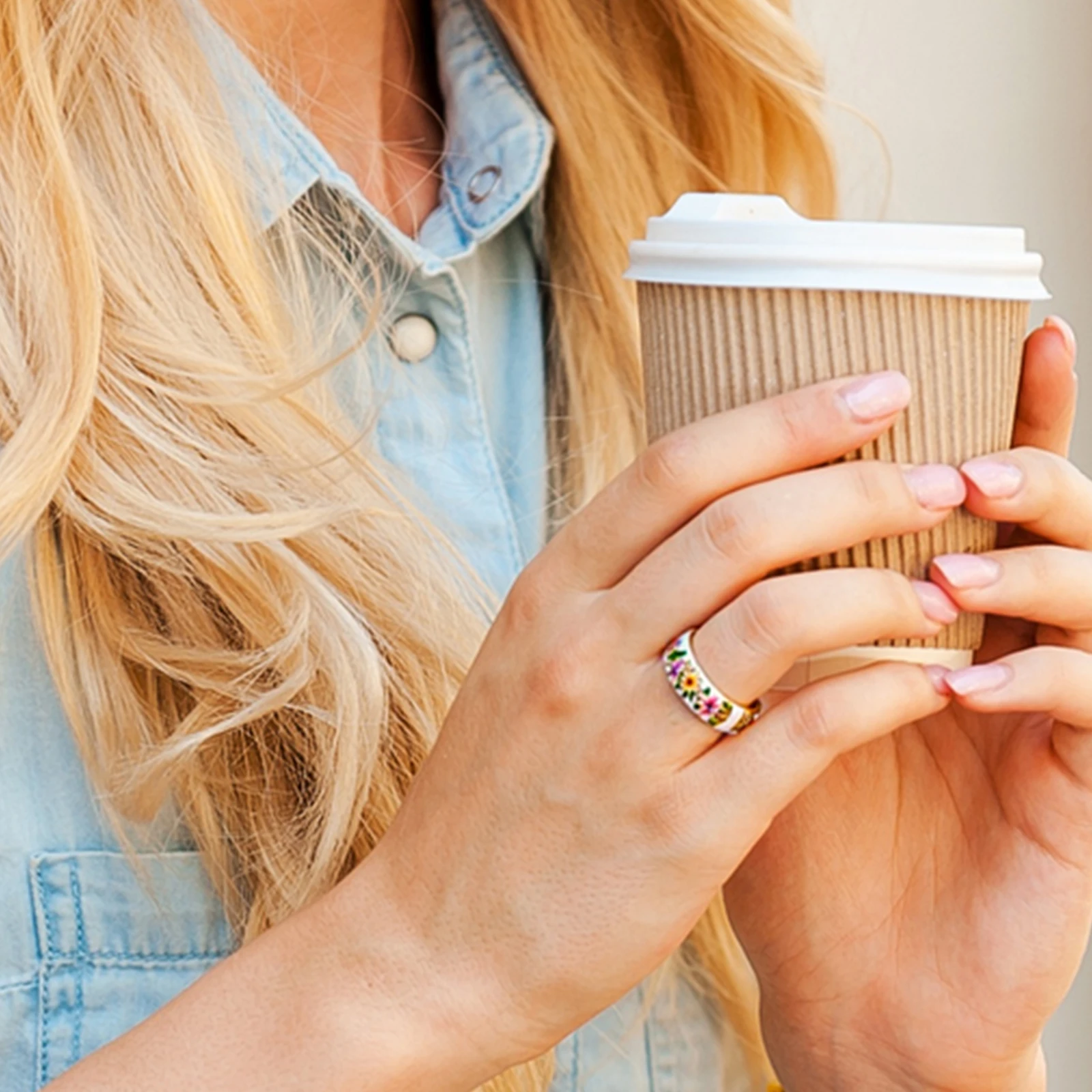 مشبك التيتانيوم الصلب المينا الدائري جوفاء التدريجي حلقة مايكرو معبد الملونة حجر الراين كريستال 18K مطلية بالذهب الدائري للنساء الطرف