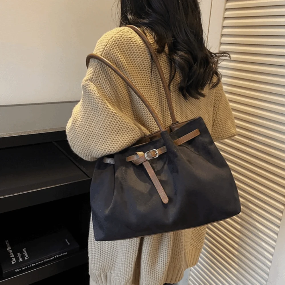 Elegante Wildleder-Umhängetasche mit großem Fassungsvermögen, Retro-Handtasche, einfarbig, erhältlich in 4 Farben, Pendler-Tragetasche, Schule/Reisen/Arbeit – Detail 10