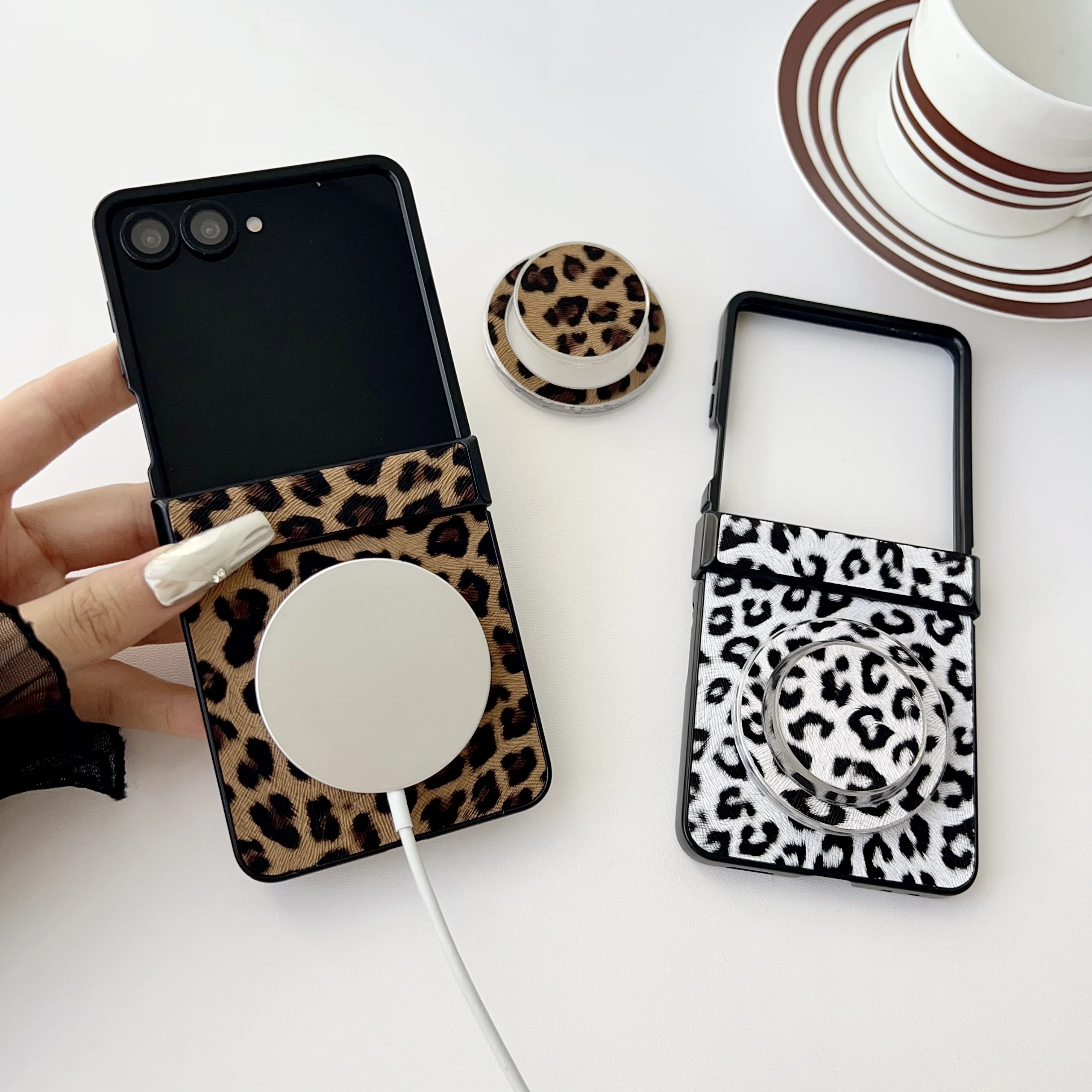 

Back Cover For Samsung Galaxy Z Flip 7 6 5 4 Case Leopard Panther Magnetic Attraction Bracket Bracelet Wristband Chain Case