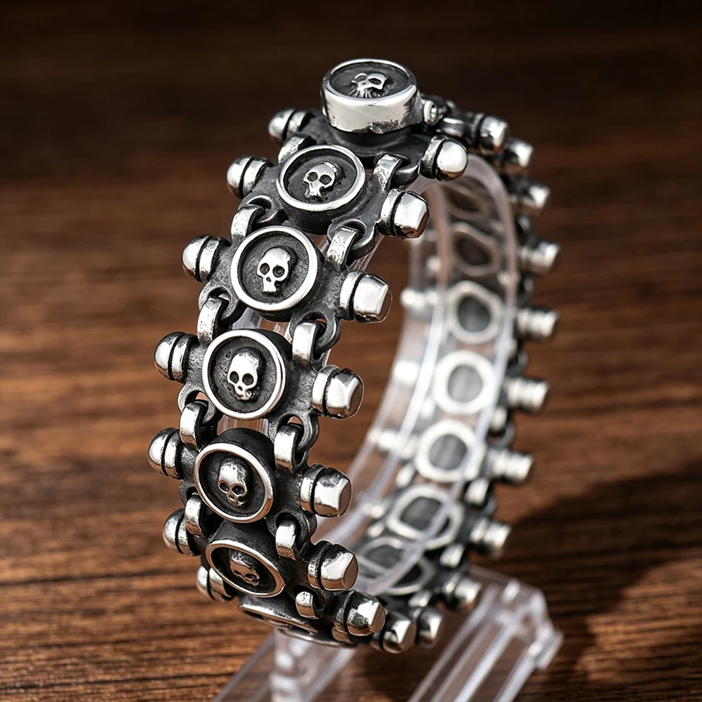 สร้อยข้อมือรูปหัวกะโหลก สไตล์ว - Gothic Skull Ring บทวิจารณ์และราคา