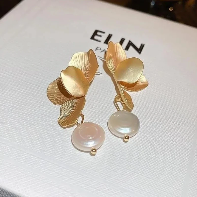 

S925 Silver Needle Fold Texture Metal Pearl Flower Plant Stud Earring for Women Fine Jewelry High Luxury Vintage Accessories