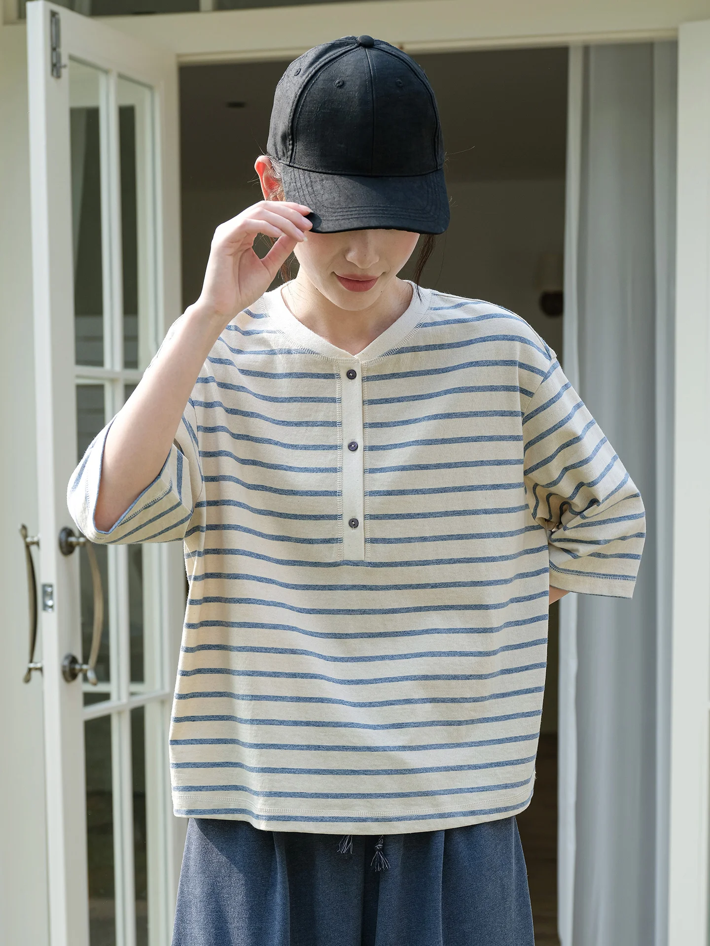 

Женская футболка из лиоцелла и хлопка с цветным плетением, с коротким рукавом, в полоску, летняя, новинка, повседневный стиль, V-образный вырез, стандартный крой, трикотажная