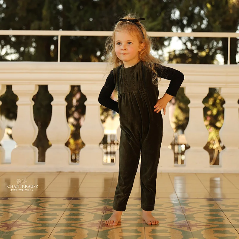 Familien-Partnerlook: Neues Shabbos-Velours-Set für Kinder – Mädchenkleid, Jungen-Oberteil, Baby-Overall mit Blumenstickerei und Schleife – Detail 11