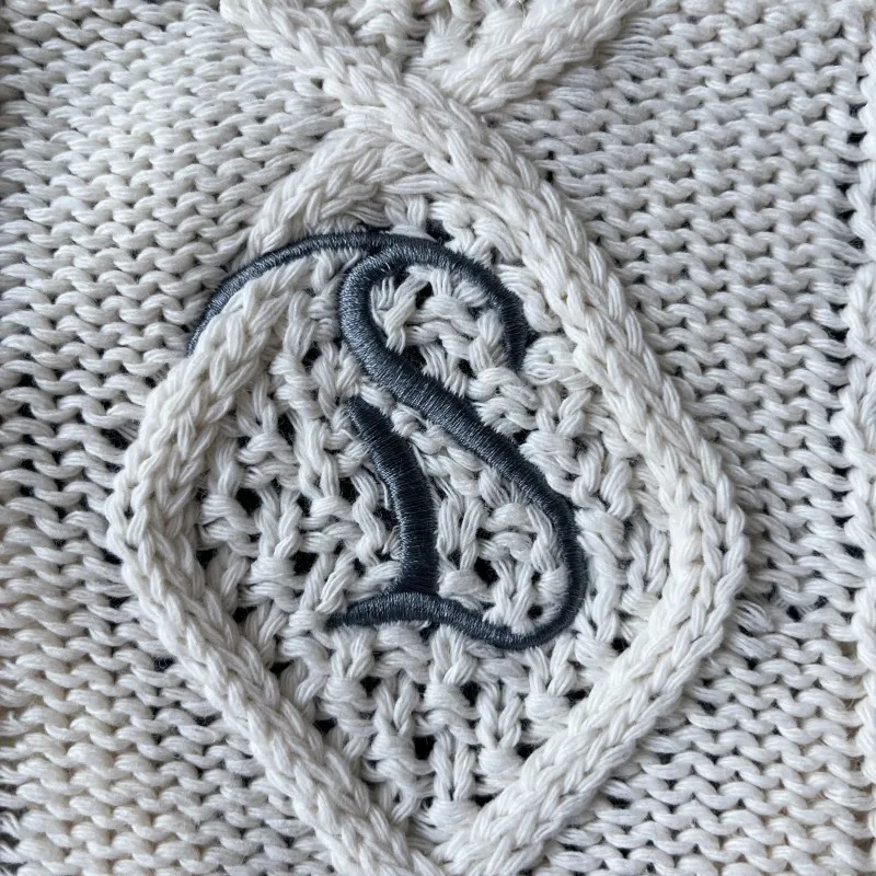 سترة نسائية لعام 2025 سترة نسائية للخريف والشتاء على شكل زهور بيج سترة نسائية محبوكة مطرزة باللون الأرجواني سترة فتاة شعبية