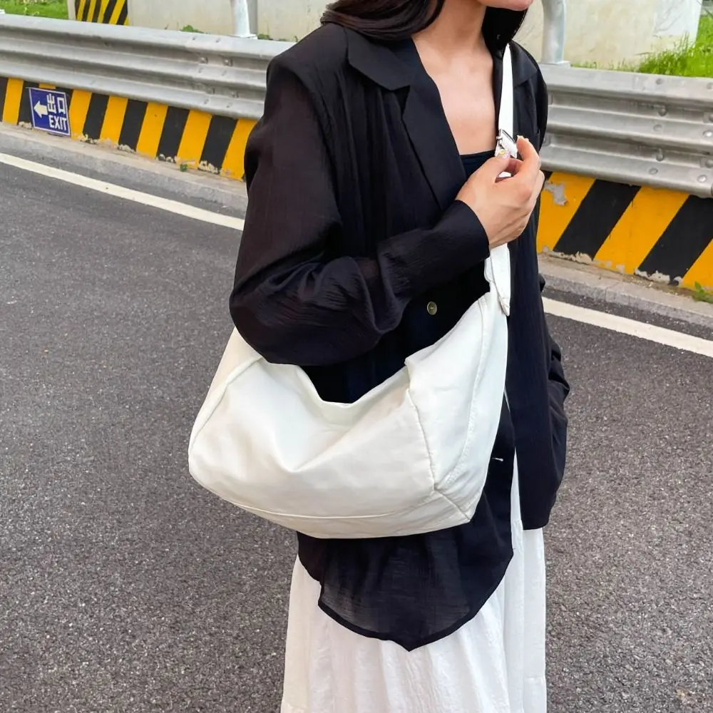 تريند حقيبة زلابية ذات سعة كبيرة نايلون بلون سادة حقيبة كروس خفيفة الوزن بتصميم مطوي حقيبة كتف للسفر