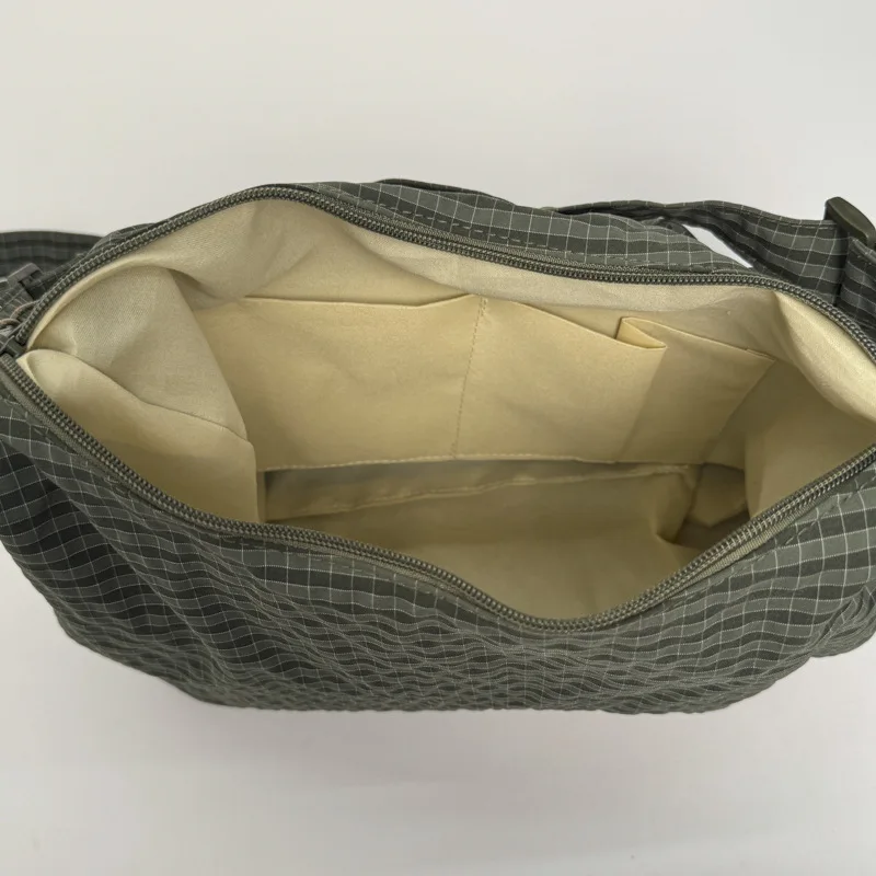 

Корейские нейлоновые сумки через плечо: модные, простые, в клетку, на молнии, с завязками, плиссированные, в форме облака. Новые городские сумки-кроссбоди.