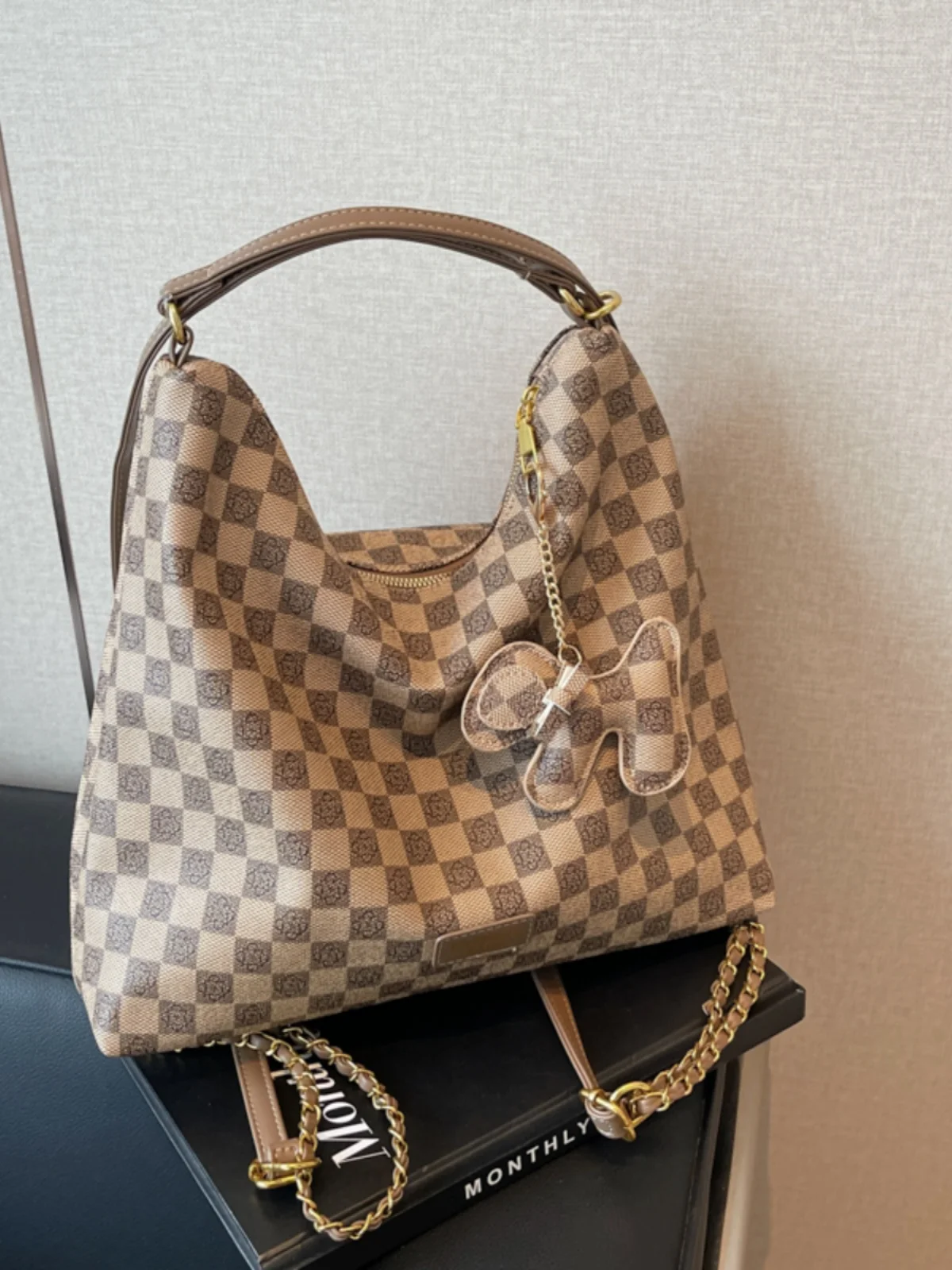 حقيبة نسائية جديدة لعام 2024 ذات سعة كبيرة، حقيبة كتف واحدة من الجلد الناعم بتصميم عتيق، حقيبة كروس أنيقة للسيدات العاملات