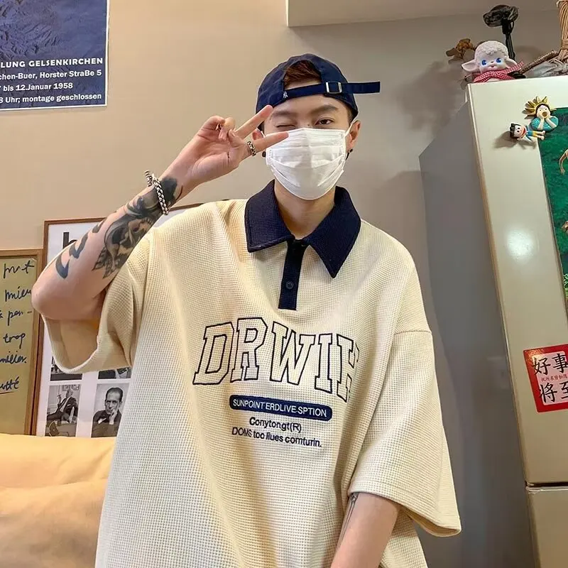 الأمريكية الرجعية التلبيب قميص بولو بأكمام قصيرة الرجال Harajuku عارضة الأزياء تنوعا المتضخم فضفاض تنوعا تي شيرت