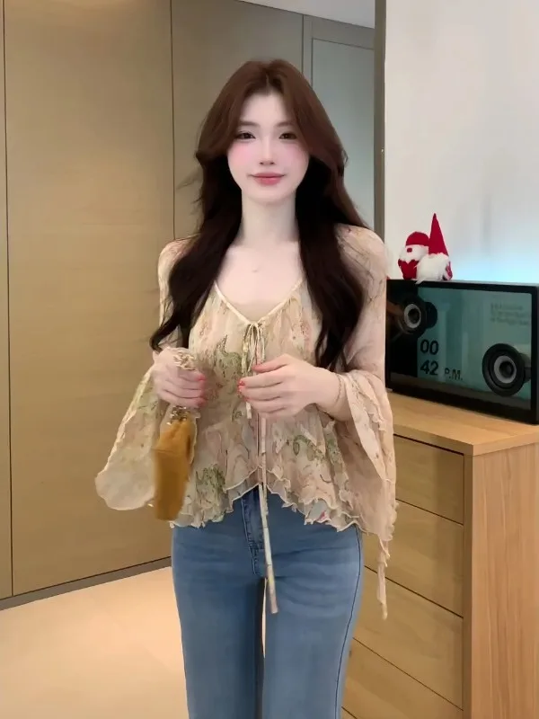 

plus Size Women's Floral Print Bell Sleeve Shirt Long Sleeve V-Neck Comfortable Breathable Korean Style Commute Fashion Summe...