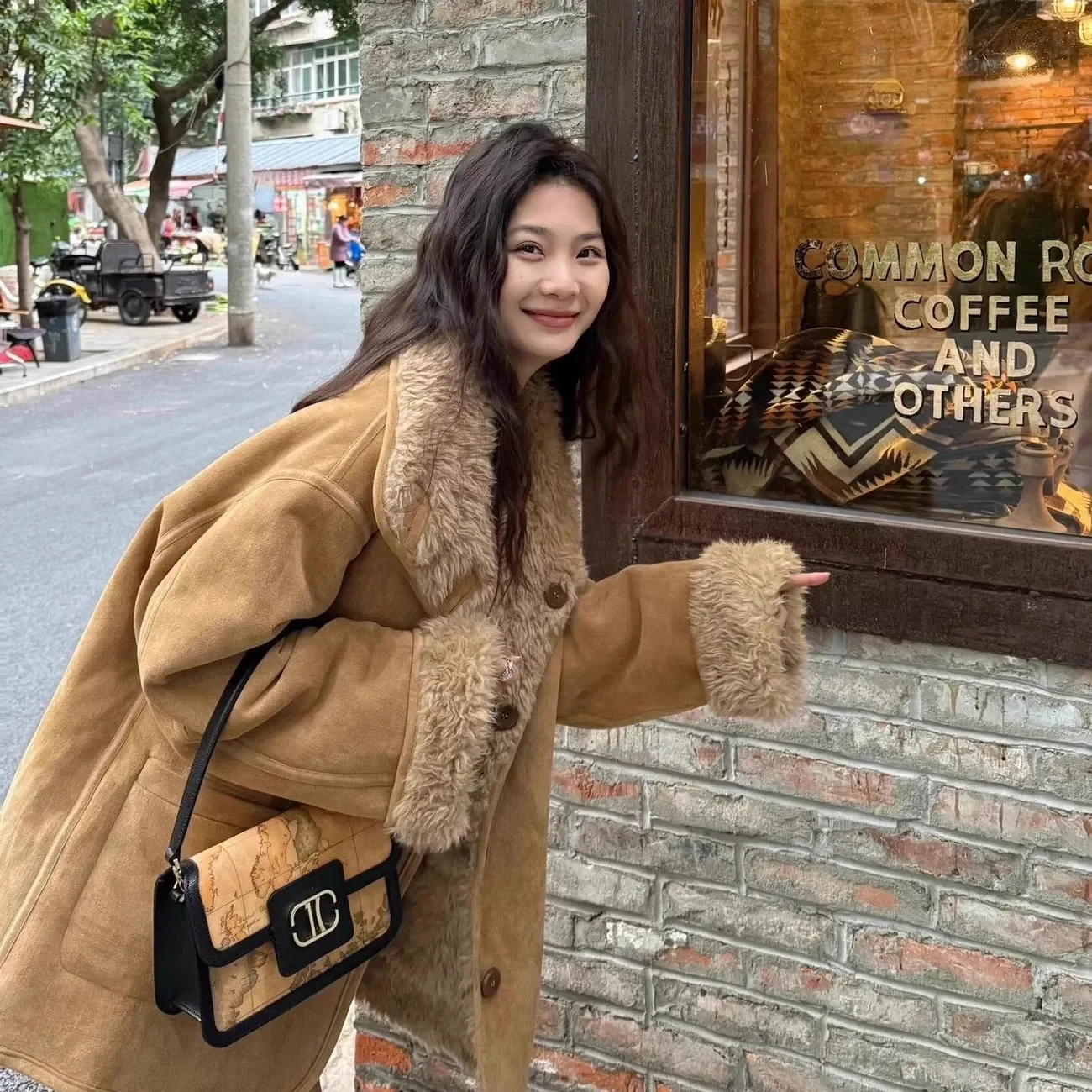 

Lamb Wool Jacket Woman Heavy Safari Print Pattern Detail Button-Through Front Multi-Pocket Design Utility Construction Neutral