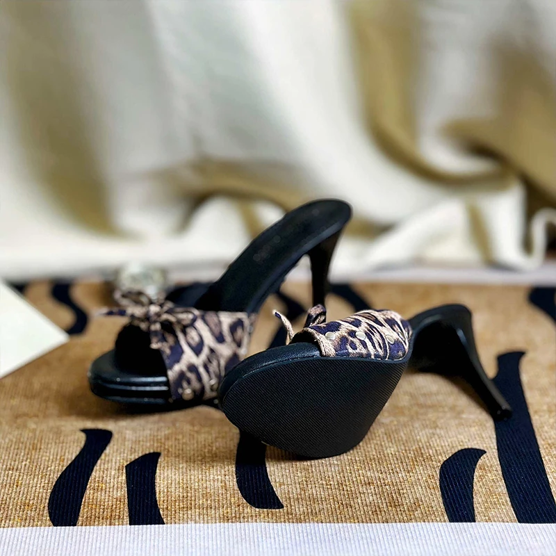 

2025 New Open-Toe Bow Leopard Print Satin Flip-Flops for Women Summer Sexy Outer Wear Spicy Heel Sandals and Slippers