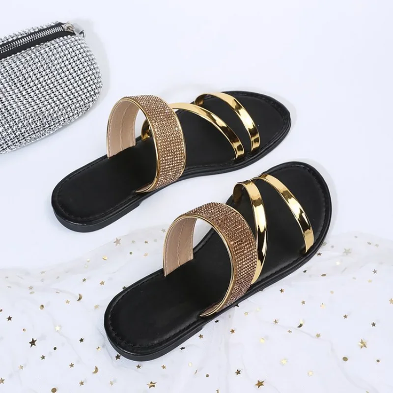 2024 Summer New Women\'s Fashion Gold Silver Patent Leather Flat Heel Sandals Bling Rhinestone Narrow Band Beach Casual Slippers