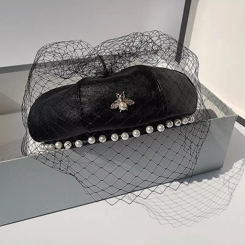 

202510-shi ins шикарная модная шапка из искусственной кожи с пчелой, сшитая вручную жемчугом и полями, женский берет, женская шляпа художника для отдыха