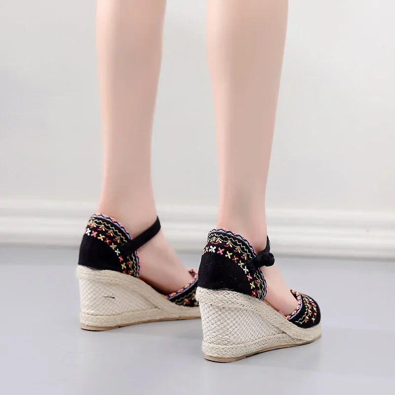 BEYARNE Women Traditional Beijing Fabric Shoe  Spring Bordered Embroidery Cotton Shoe Casual Buckle Wedges Women Sandals