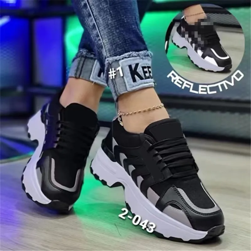 Sepatu kets wanita ukuran Plus 36-43, sepatu Sneakers lari Platform warna hitam kasual untuk wanita