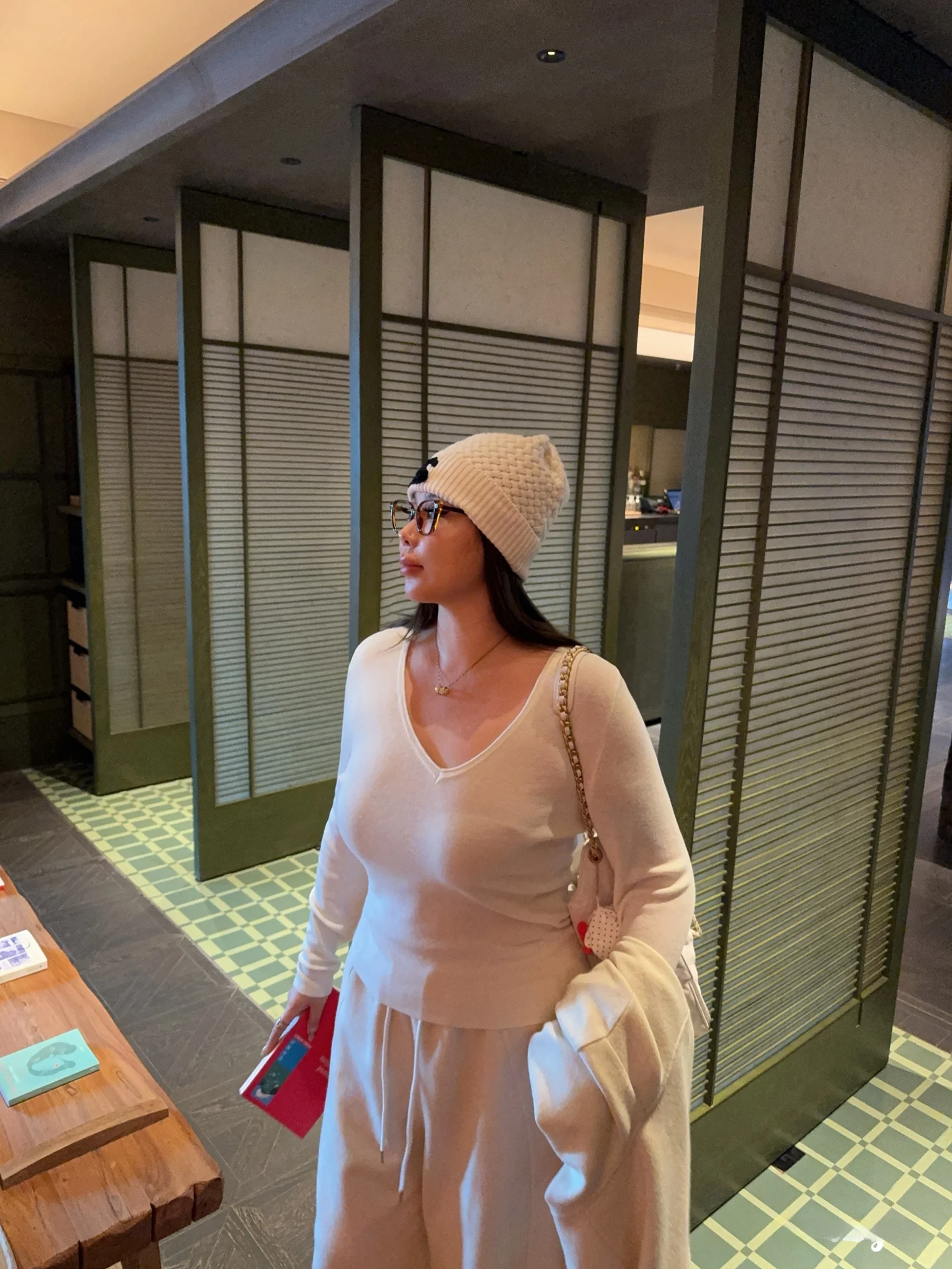 

Женская шерстяная вязаная базовая кофта Boolibyoo с V-образным вырезом, большие размеры, повседневный стиль, стандартный крой, длинный рукав, зимняя новинка