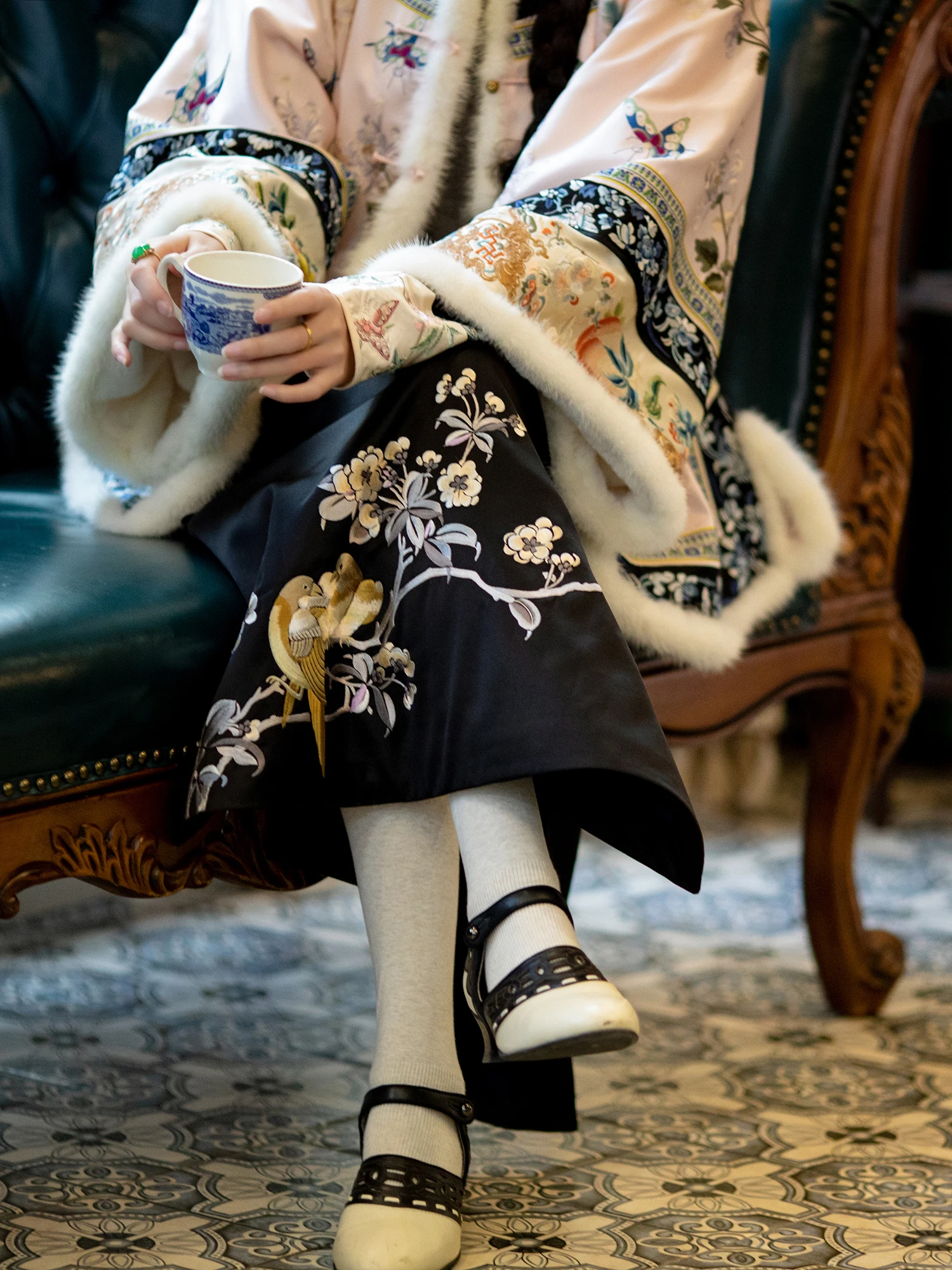 

Шелковая юбка Xinghui Crowspeak в стиле ретро с цветочной вышивкой, универсальная, для осенне-зимнего сезона, китайская, средней длины