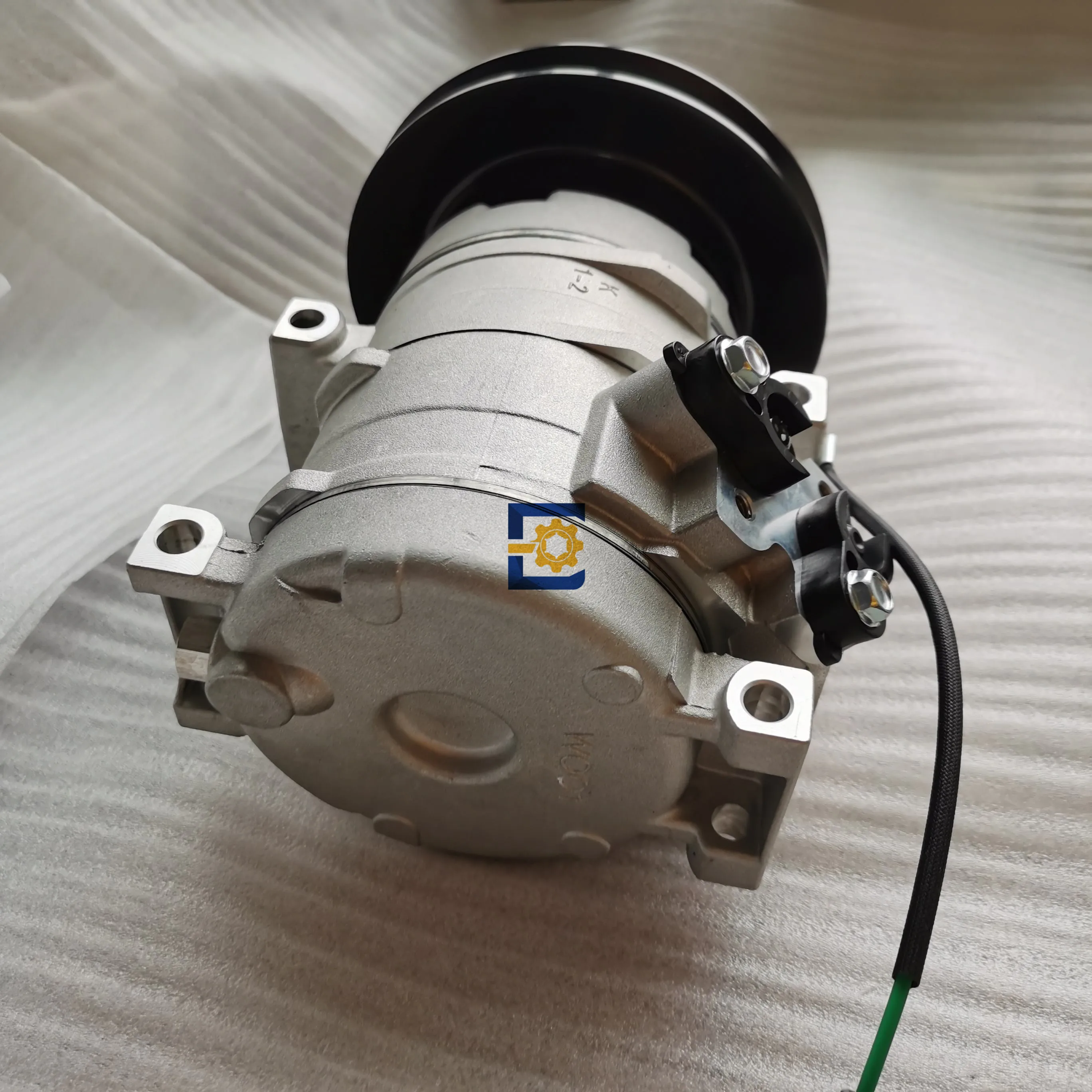 Alternador 20Y-810-1260 10S15C Compressor Construction Machinery Parts for PC200-8 PC220-8 PC240-8 PC270-8 PC300-8 Excavator