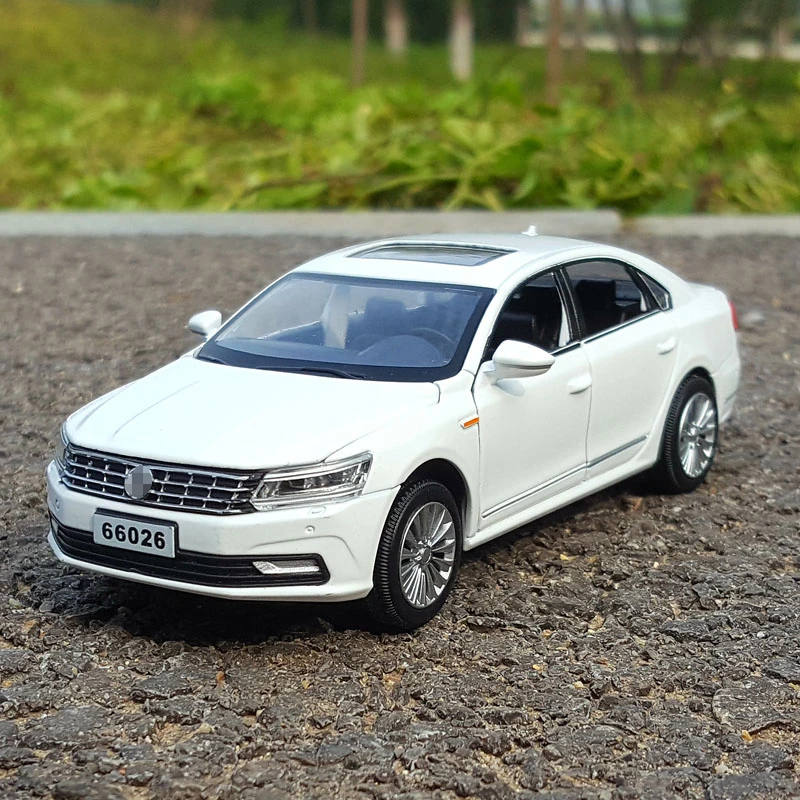 1:32 Passat Alloy Model Car Toy Diecasts Metal Casting Sound and Light Car Toys For Children Vehicle