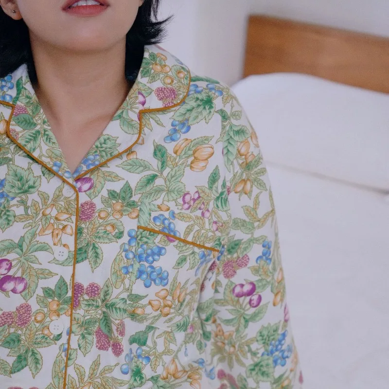 طقم بيجامة كلاسيكي مطبوع عليه توت للسيدات 100% قطن ملابس نوم نباتية ملابس نوم لطيفة بأكمام طويلة وزر 2 قطعة