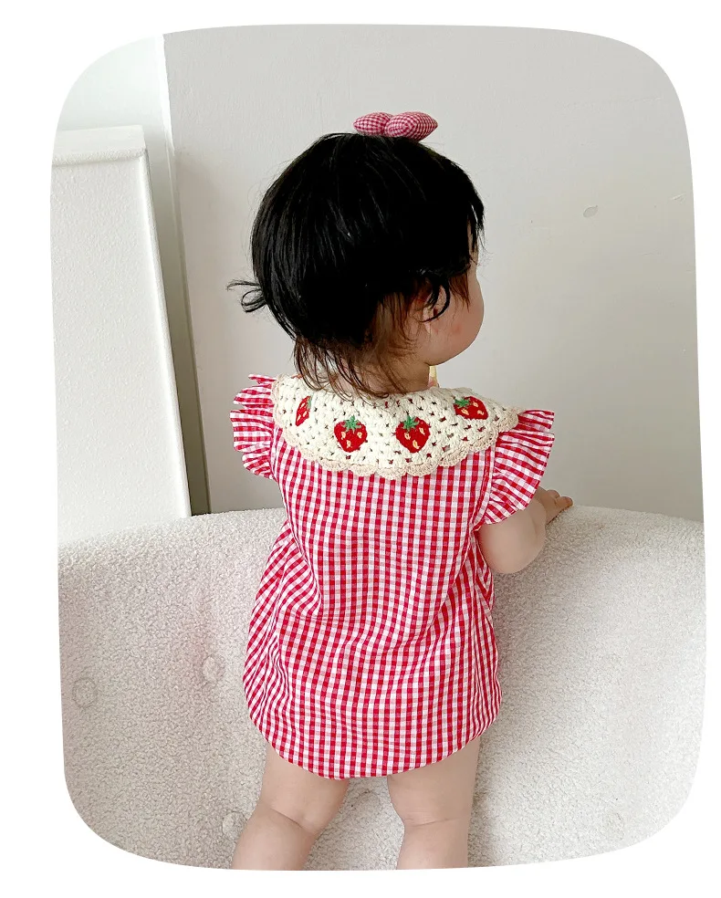 2025 sommer Baby Mädchen Bodysuit Koreanischen Stil Boutique Plaid Ärmellose Erdbeere Baby Onesie Kleidung Für Neugeborene Mädchen