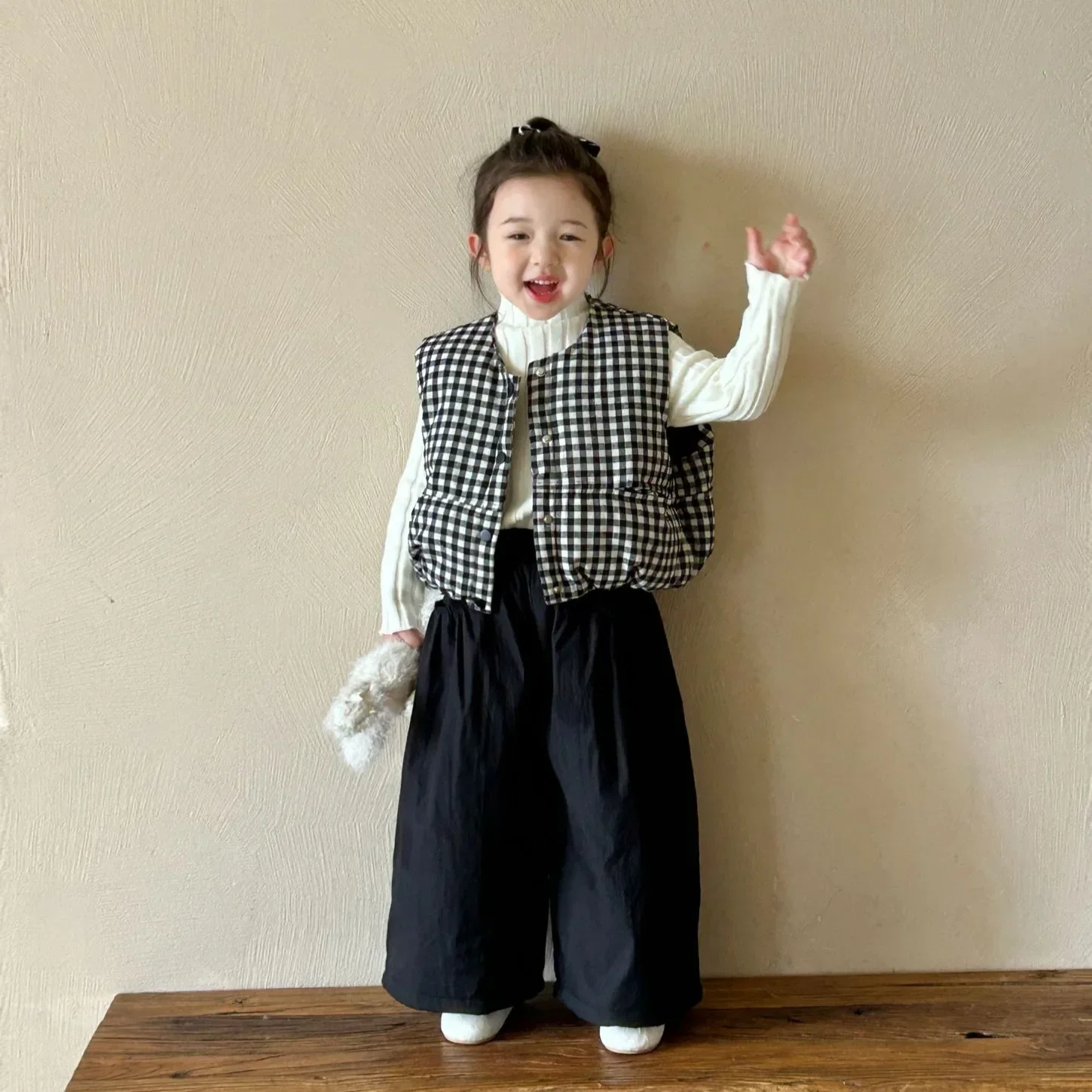 Girls Suits 2024 New Winter Childrens Wear Korean Girl Baby Retro Gingham Cotton Vest Sweater Cotton Pants Three-piece Set