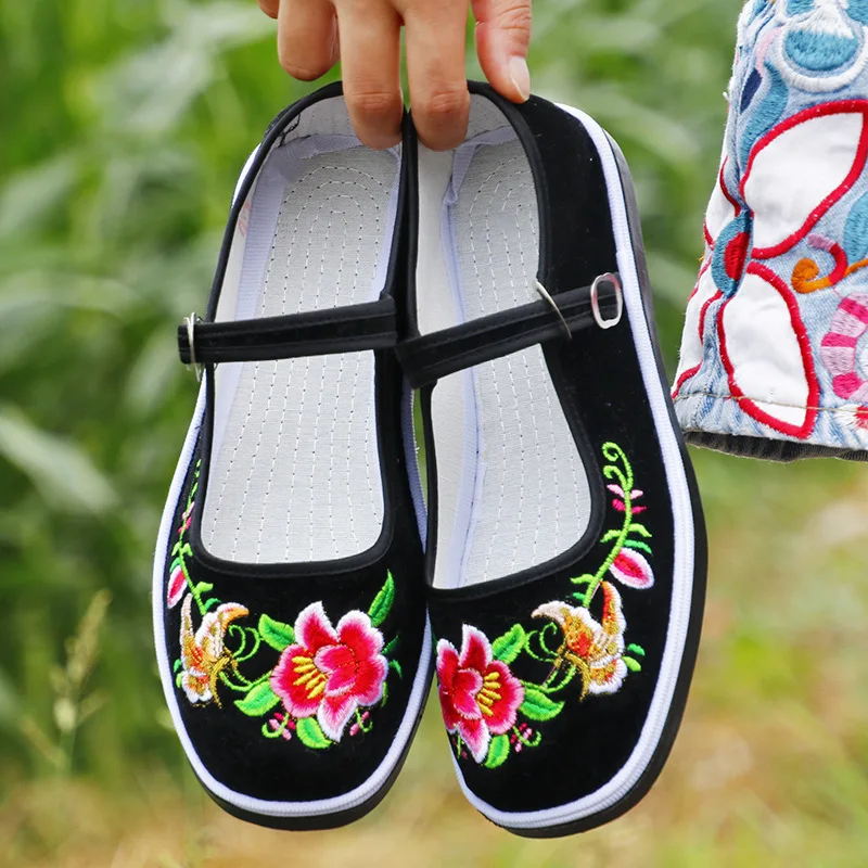 New Old Beijing Embroidered Flat Bottom Women's Shoes Breathable Slip-On Traditional Cloth Shoes Comfortable Rubber Sole