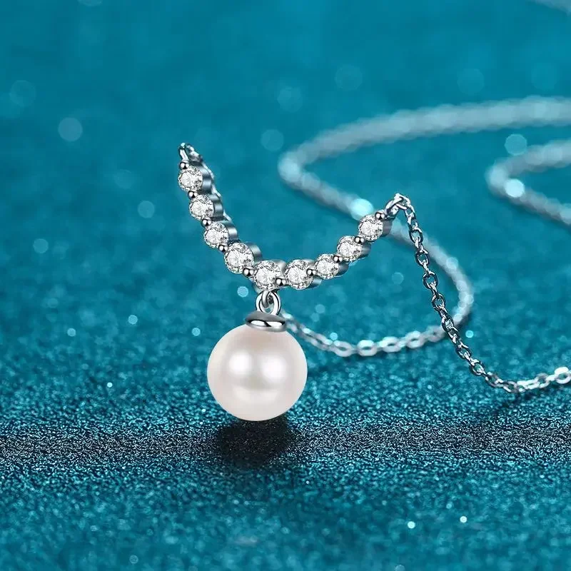 Luxury Platinum Pt950 Creative Pendant for Women, 0.36 Carat Moissanite 8mm Pearl Smiling Face Necklace Collarbone Chain Jewelry